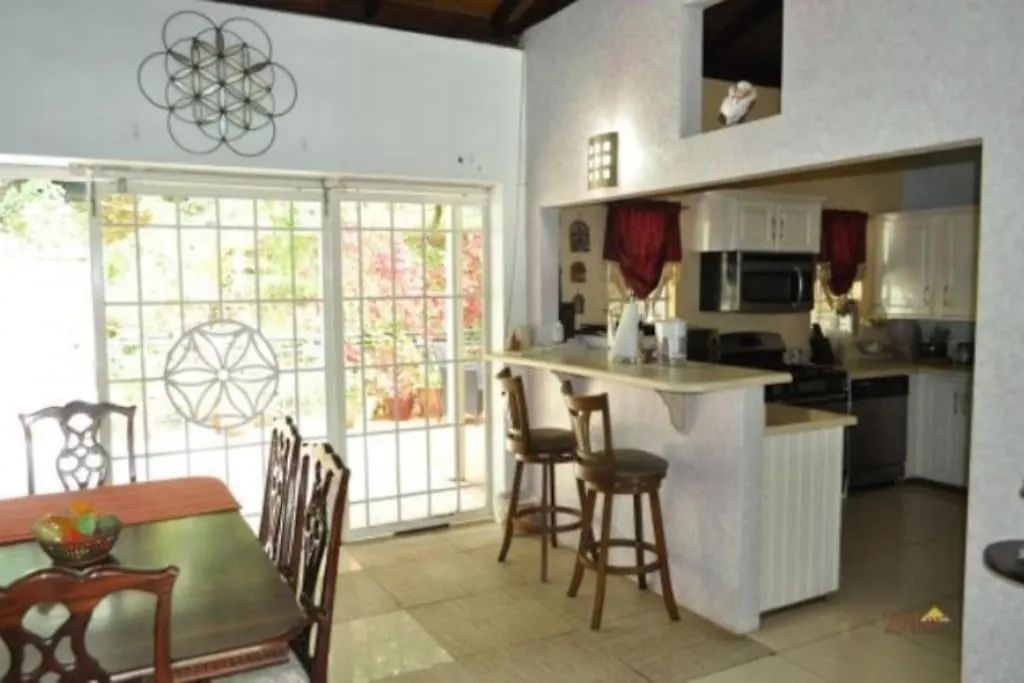 Flower Of Joy Wellness Villa - Buena Vista Suite Saint Elizabeth Accommodatie bij particulieren